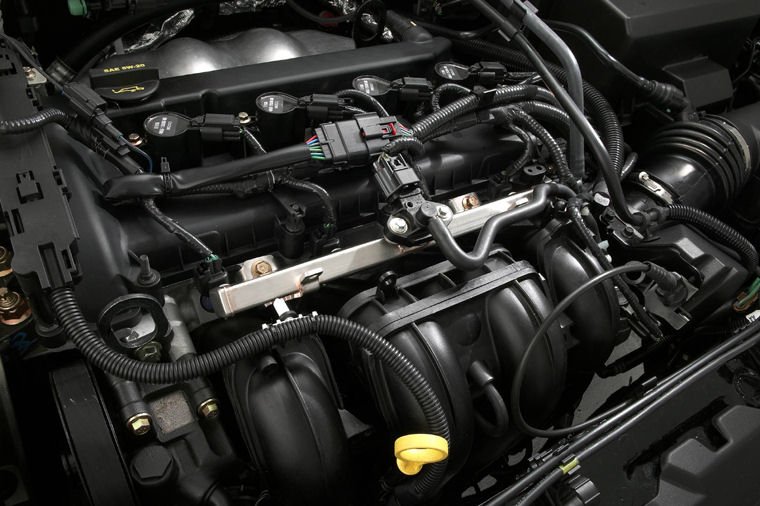 2005 Ford Focus ZX5 2.0L 4-cylinder Engine Picture